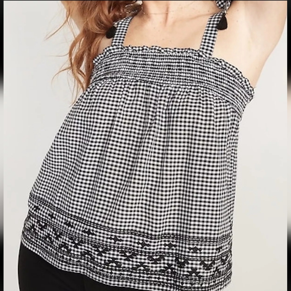 Old Navy Gingham Black/White Sleeveless Smocked Summer Top Medium